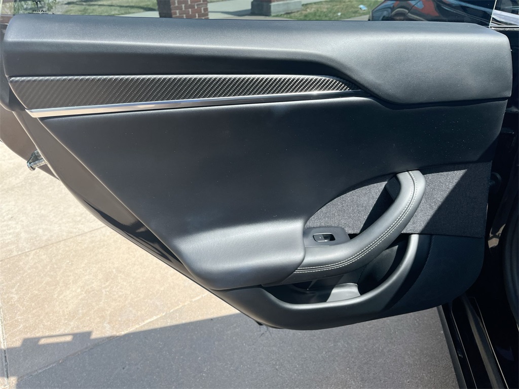 Vehicle image 27 of 35
