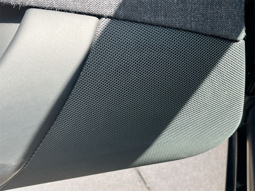 Vehicle image 32 of 35