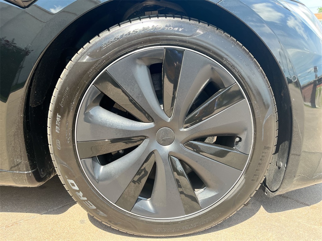 Vehicle image 7 of 35