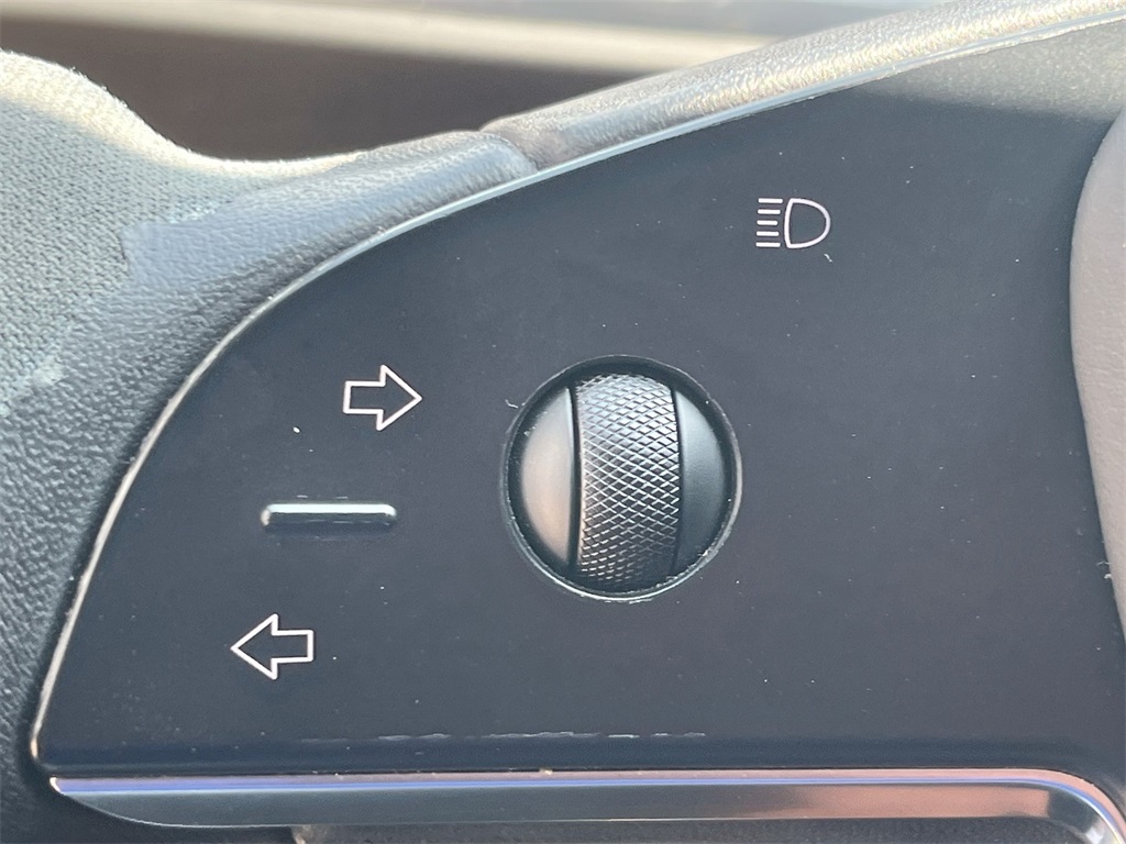 Vehicle image 31 of 35