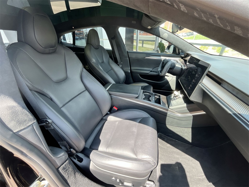 Vehicle image 13 of 35