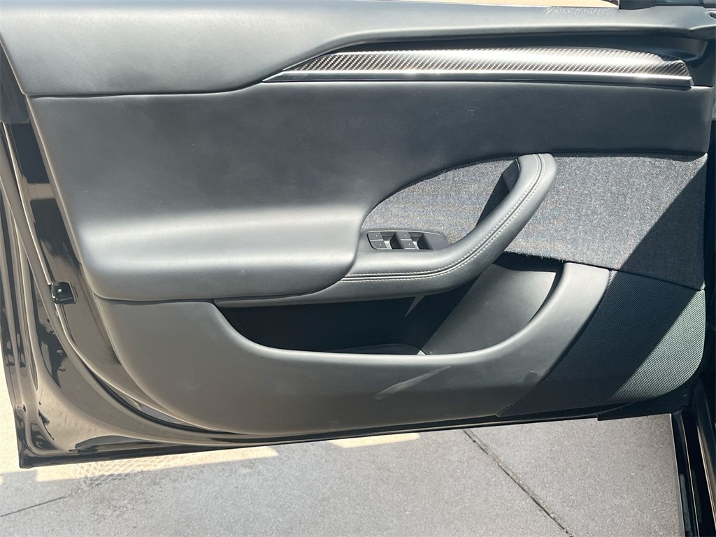 Vehicle image 26 of 35