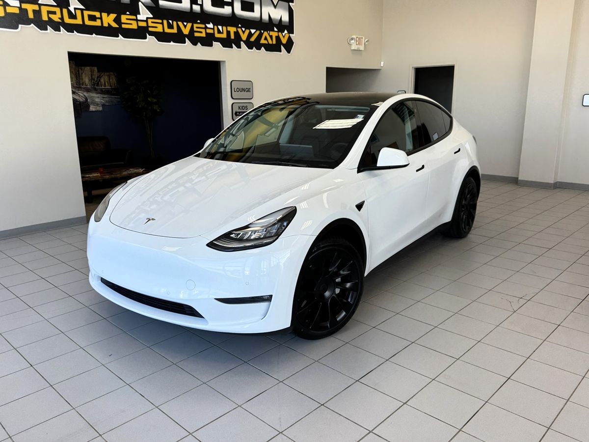 2021 Tesla Model Y Long Range Image 2 of 100