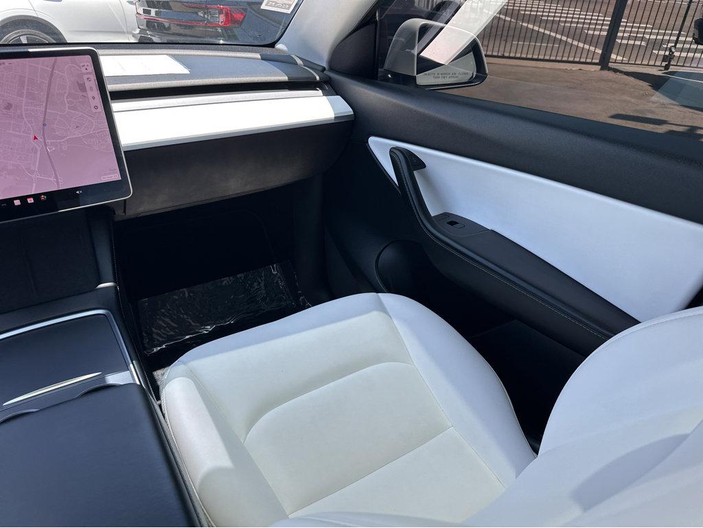 Vehicle image 13 of 42
