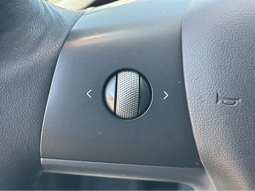 Vehicle image 26 of 42