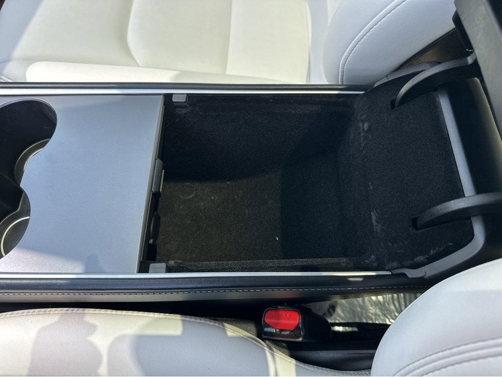 Vehicle image 22 of 42