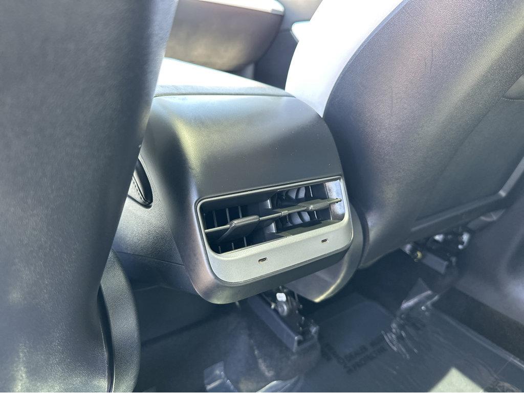 Vehicle image 24 of 42
