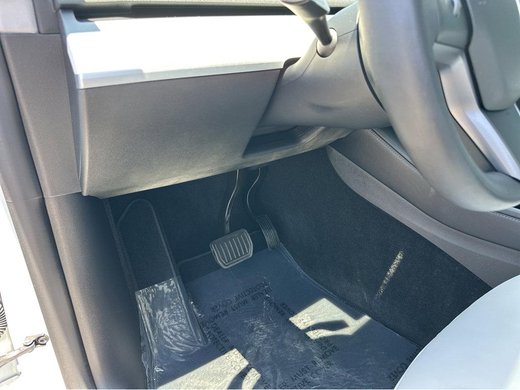 Vehicle image 36 of 42