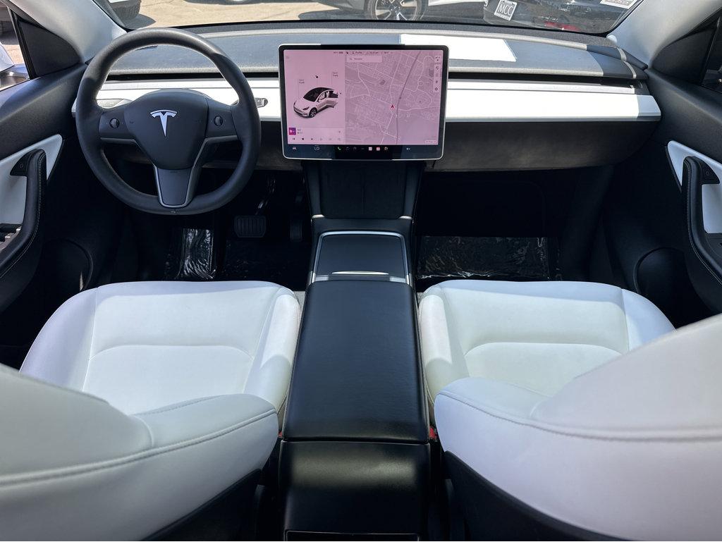 Vehicle image 16 of 42