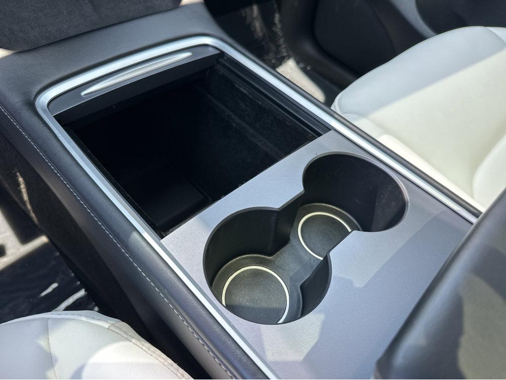 Vehicle image 19 of 42