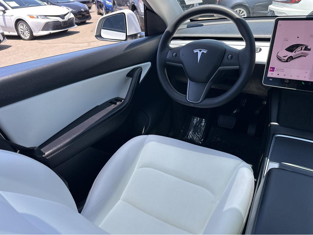 Vehicle image 15 of 42