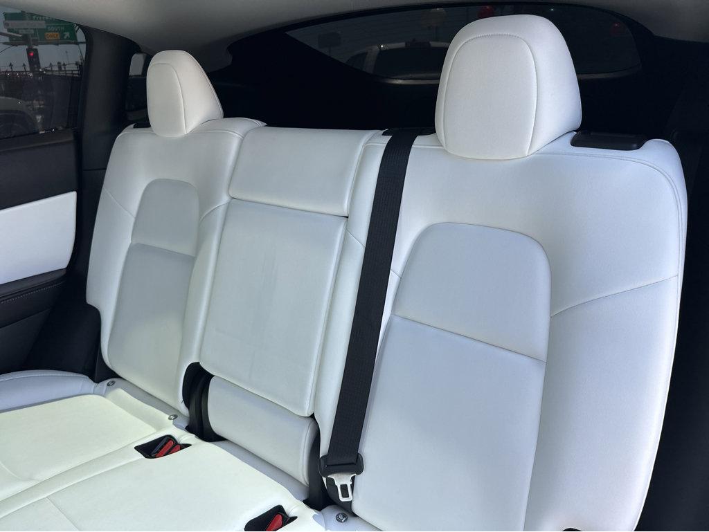 Vehicle image 10 of 42