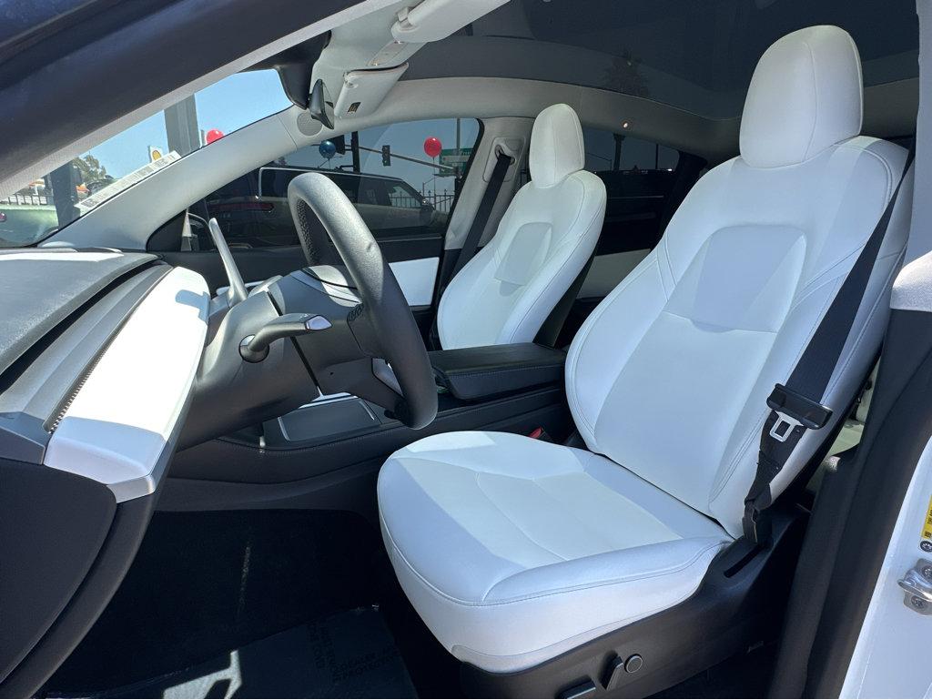 Vehicle image 11 of 42
