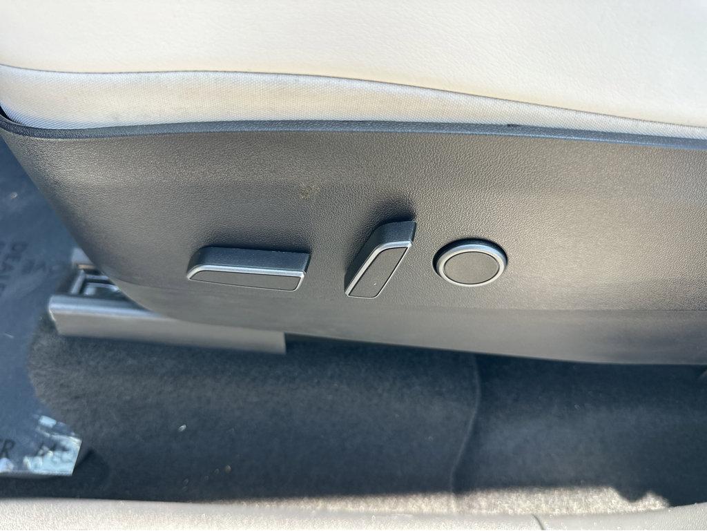 Vehicle image 38 of 42