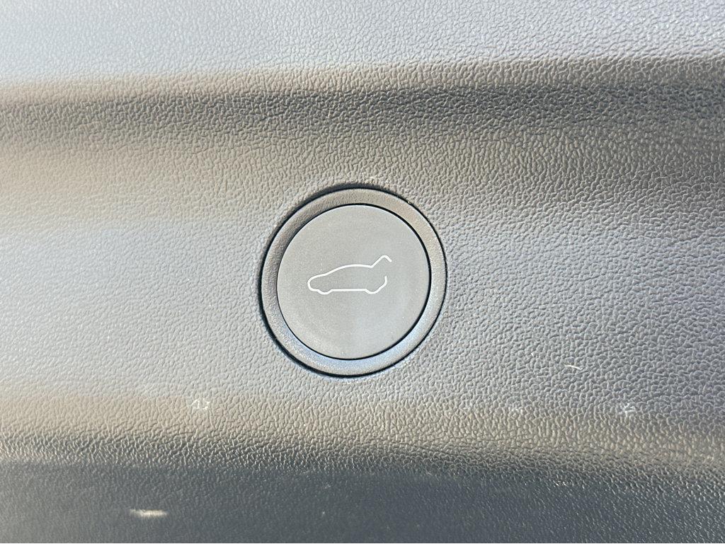 Vehicle image 40 of 42