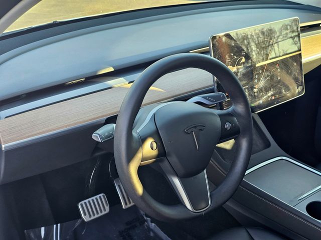 2021 Tesla Model Y Long Range Image 17 of 38