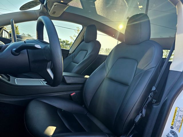 2021 Tesla Model Y Long Range Image 12 of 38