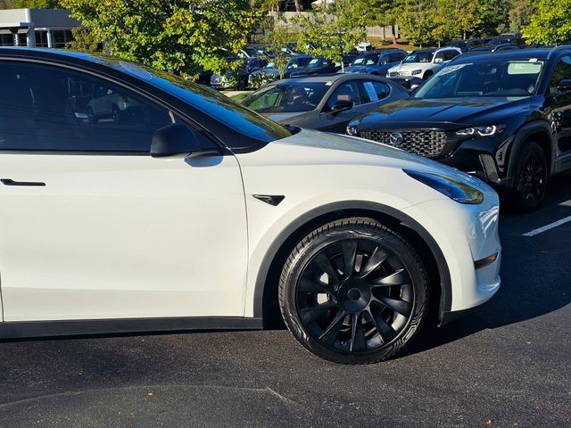 2021 Tesla Model Y Long Range Image 4 of 38