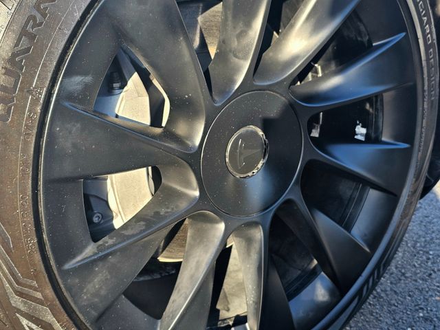 2021 Tesla Model Y Long Range Image 9 of 38