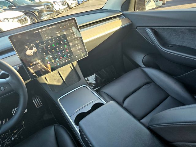 2021 Tesla Model Y Long Range Image 30 of 38