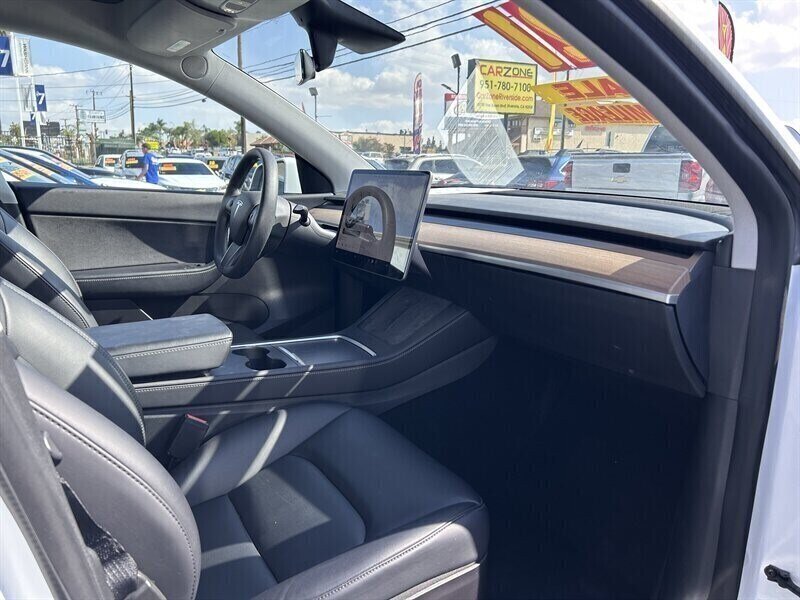 Vehicle image 84 of 100