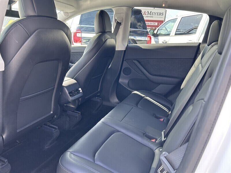 Vehicle image 89 of 100