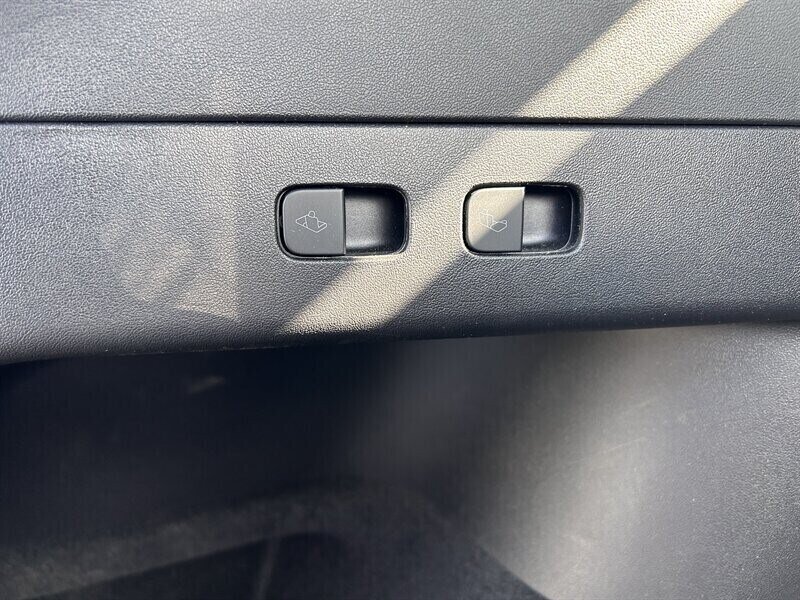 Vehicle image 72 of 100