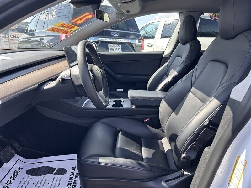 Vehicle image 79 of 100