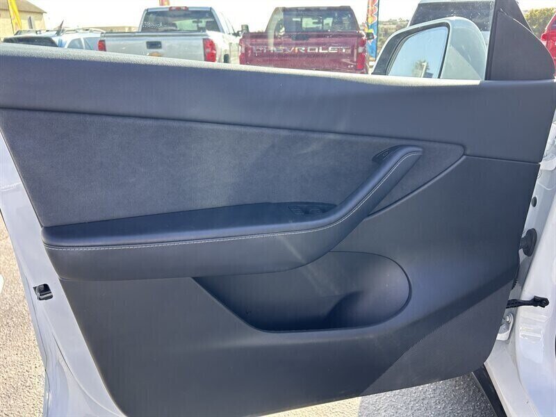 Vehicle image 87 of 100