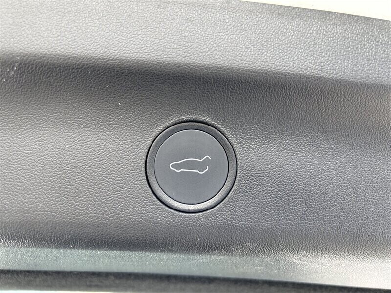 Vehicle image 71 of 100