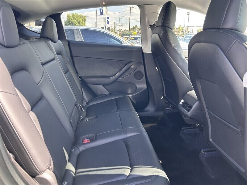 Vehicle image 69 of 100