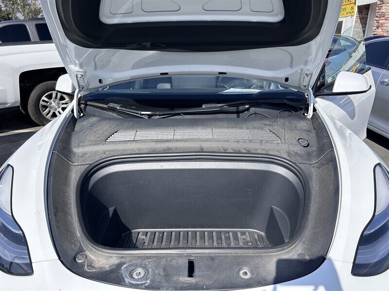 Vehicle image 46 of 100