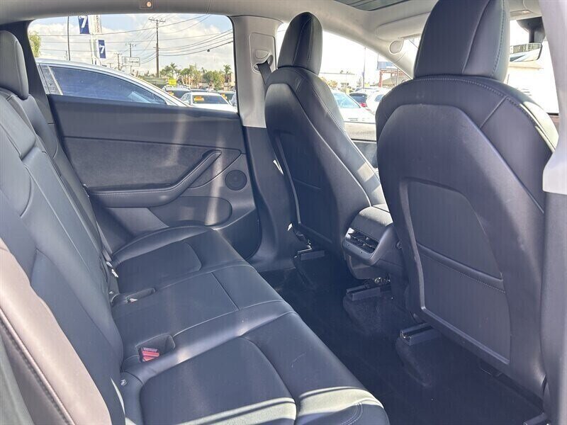 Vehicle image 93 of 100