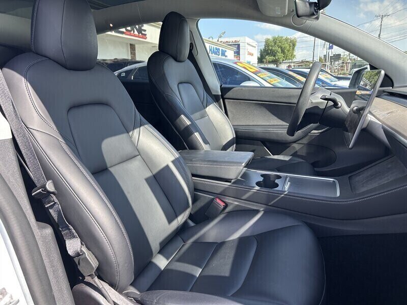 Vehicle image 63 of 100