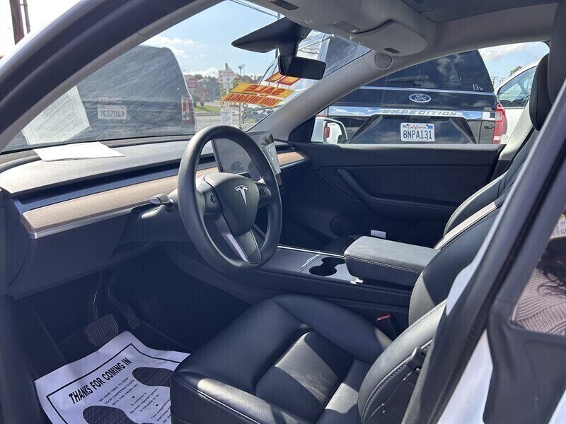 Vehicle image 77 of 100
