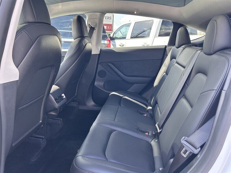 Vehicle image 43 of 100