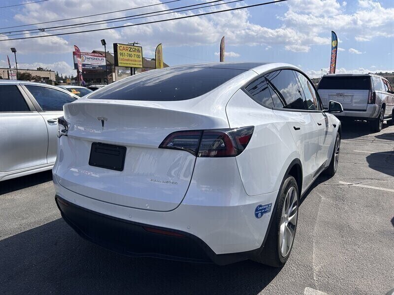 Vehicle image 23 of 100
