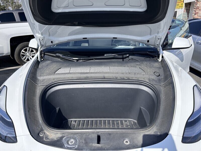 Vehicle image 68 of 100