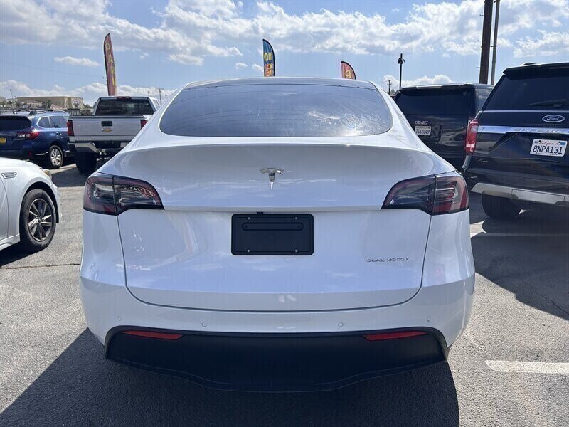 Vehicle image 24 of 100