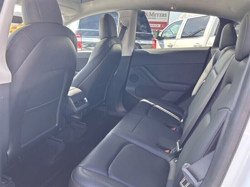 Vehicle image 90 of 100