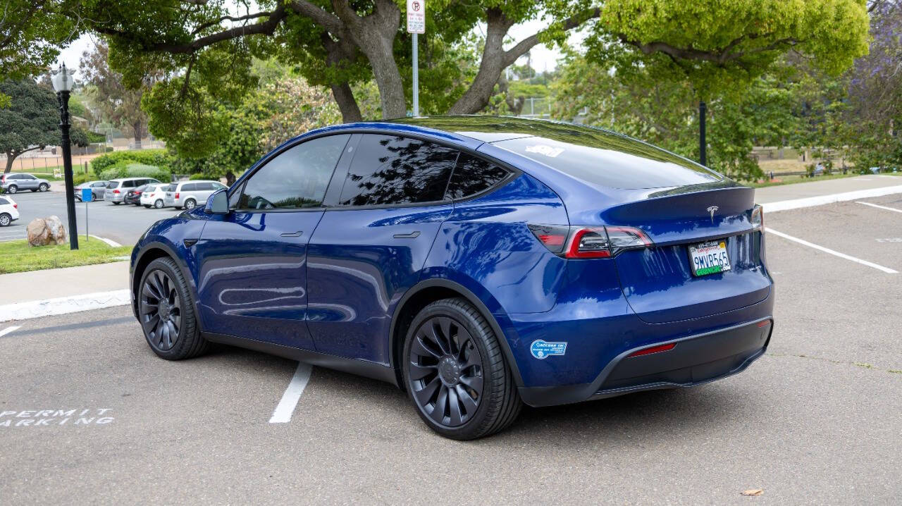 Vehicle image 9 of 28