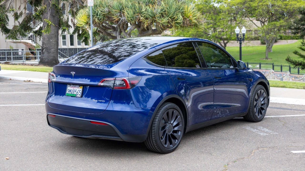 Vehicle image 7 of 28