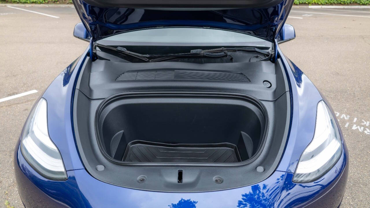Vehicle image 22 of 28