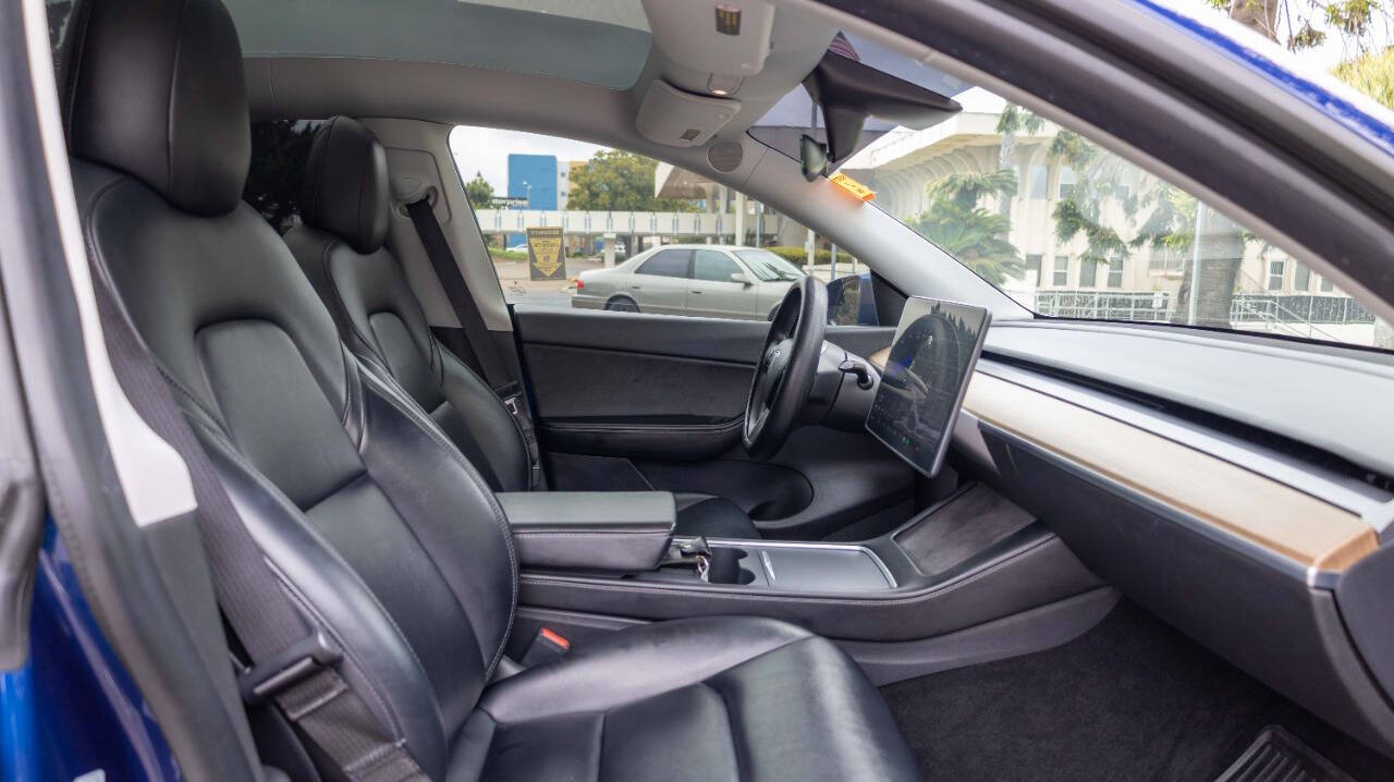 Vehicle image 14 of 28