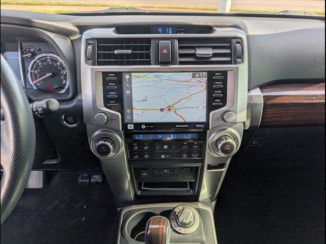 Vehicle image 11 of 23
