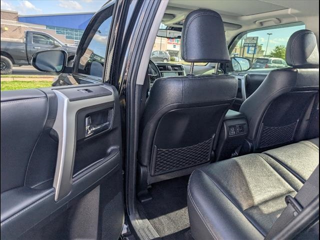 Vehicle image 18 of 23