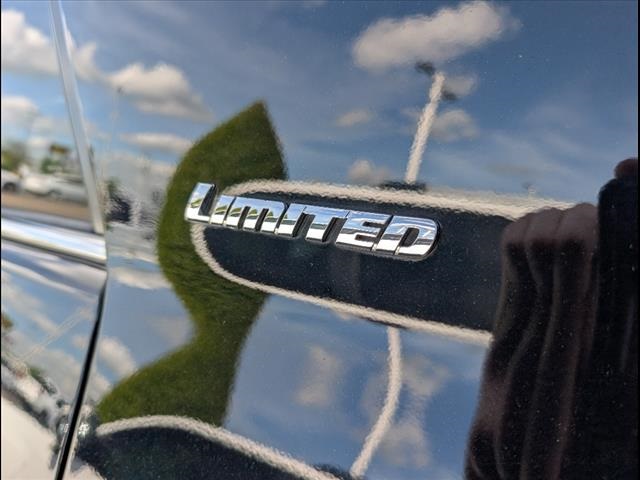 Vehicle image 20 of 23