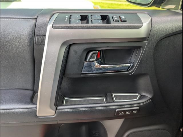 Vehicle image 17 of 23