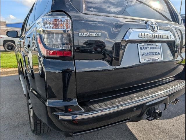 Vehicle image 21 of 23