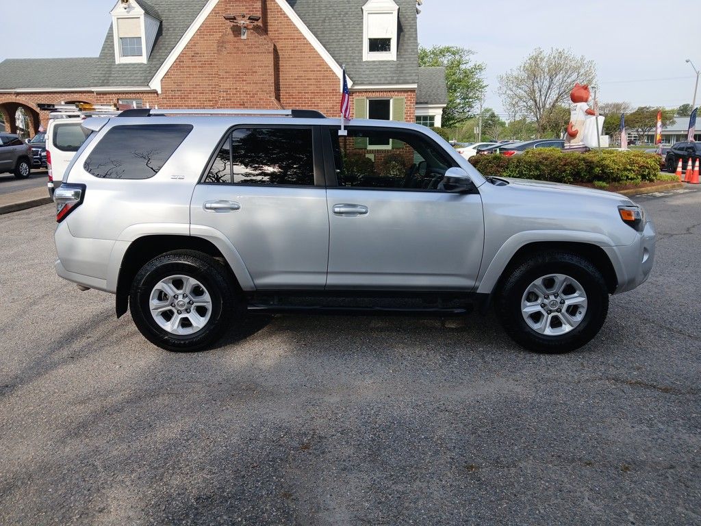 Vehicle image 4 of 28